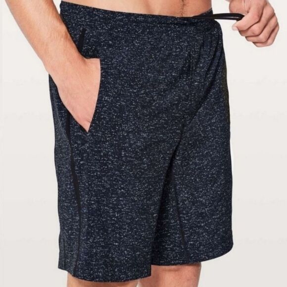 Lululemon Mens Shorts Pace Breaker 9" Size Large Black Gray Running Athleisure - Picture 1 of 15